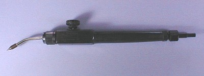 Vespel(R)材質的噴嘴型真空吸筆:與金屬鑷子相比較，可安全的吸住易碎的半導體小尺寸晶片而不刮傷。