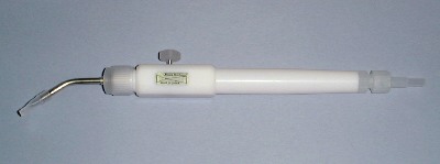 PCTFE Slit Tip Teflon Vacuum Tweezers (Vacuum Wand): A vacuum pump connected to the wand body provides the suction power.