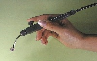 真空吸筆可吸起物體:與吸筆本身連接的真空幫浦提供了足夠的吸力。我們提供噴嘴型、吸盤型及狹長型等許多選擇的吸筆頭。