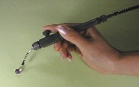 真空吸笔(真空镊子)可放下物体:真空吸笔是一种工具用在可安全处理易碎小型的物体而不用手去触摸物体。